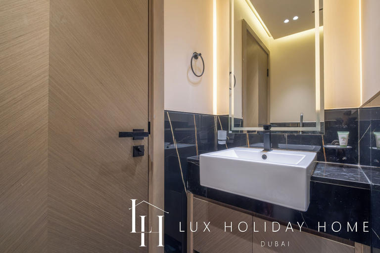 Bathroom 4, LUX The Modern Binghatti Canal Suite, Dubai