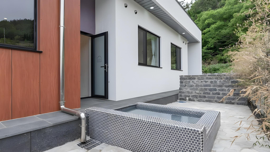 Others 2, Yeosu Pyeongsari 85-7 Kids Pool Villa, Yeosu