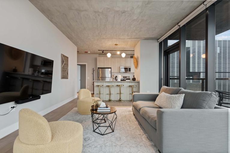 Room 5, West Loop Duo 2 Stylish 2brs Walk to Dining, Cook