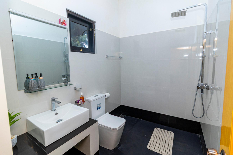Bathroom 5, Heaven Breeze Villa, Habaraduwa