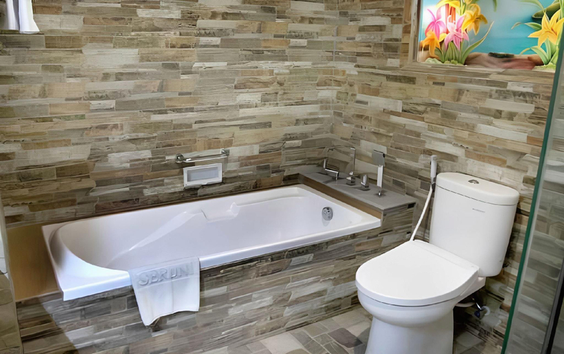 Bathroom, Seruni Hotel Hobbit House, Bogor