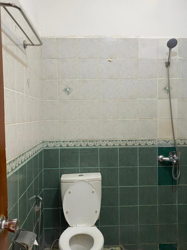 Bathroom 4, New Pesona Anggraini Hotel, Bogor