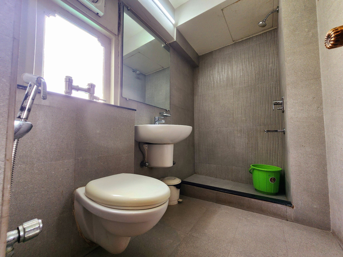 Bathroom 5, Park Palace Hotel, Kolkata