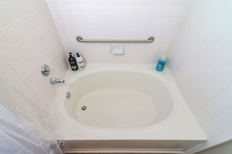 Bathroom 4, The Temple Spot, Bell