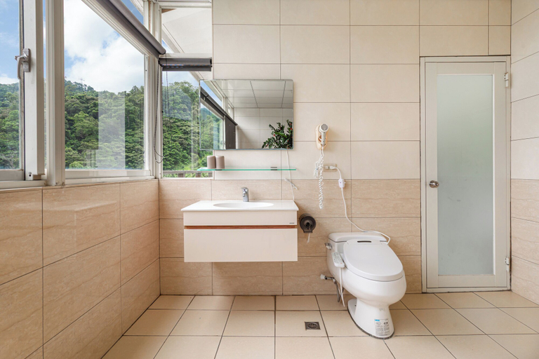 Bathroom 3, Metiyuan, Miaoli