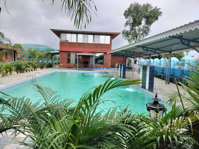 Outdoor pool 2, Sandalwoods Resorts, Raigarh