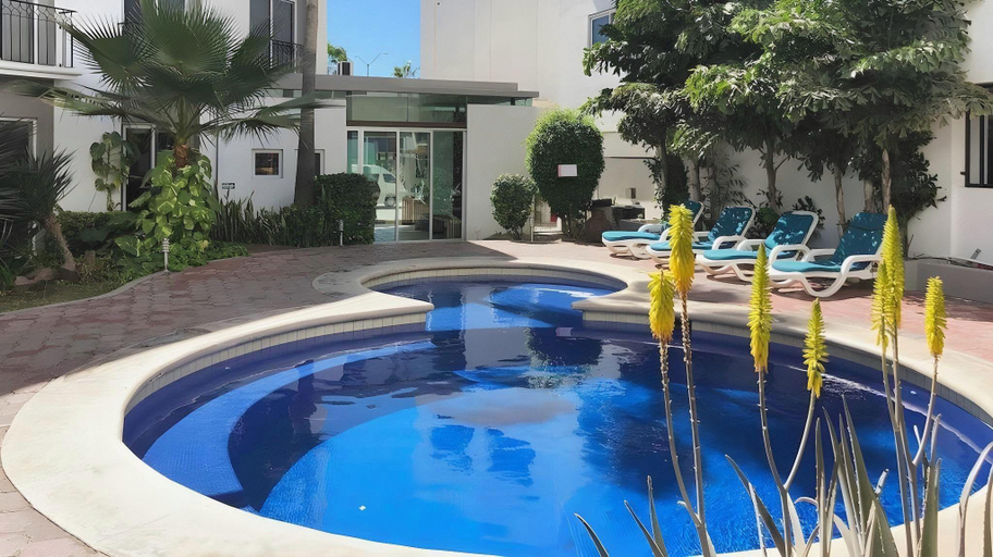 Sport & Beauty 5, Seven Crown Express & Suites by Kavia, La Paz