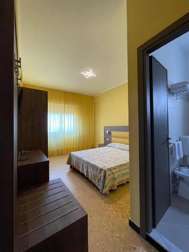 Bedroom 3, Hotel Robinia Imperia, Imperia