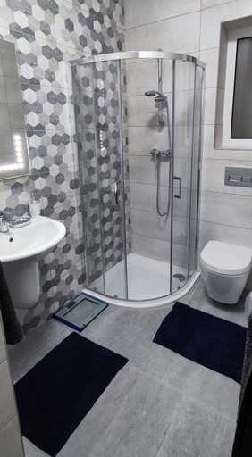 Bathroom 3, Fairwinds - Double Room with Ensuite - Luqa Airport - Self Check In & Out available