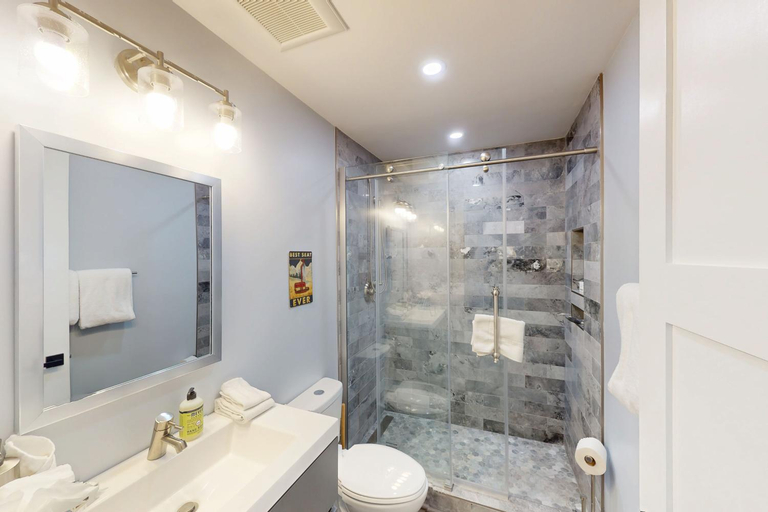 Bathroom 4, Seasons at Avon, Eagle