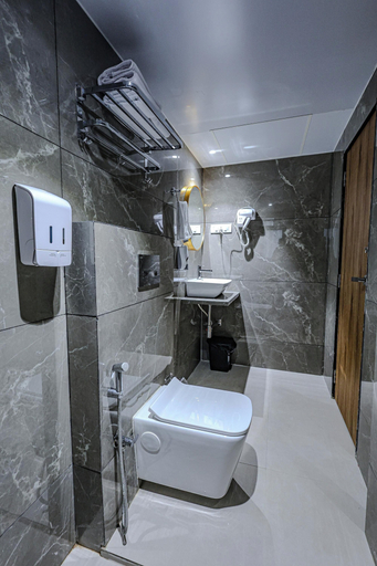 Bathroom 4, Hotel Alfa Suites, Mumbai Suburban