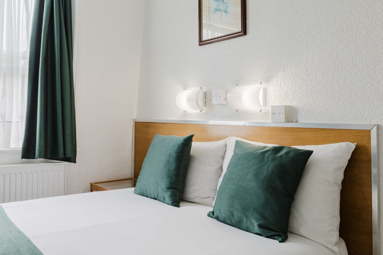 Room 2, Falcon Hotel, London