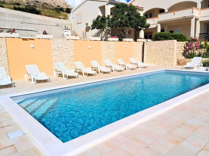 Sport & Beauty 2, Apartments Poolhouse, Novalja