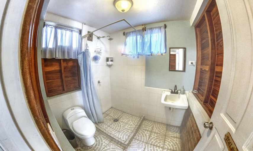 Room 2, Beachfront 1-of-a-kind House w AC Pool Wifi ATV, San Rafael del Sur