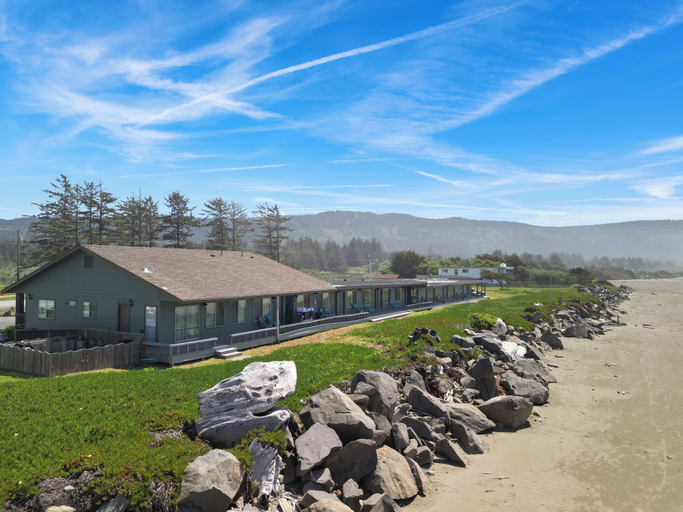 Front of property, Crescent Beach Motel, Del Norte