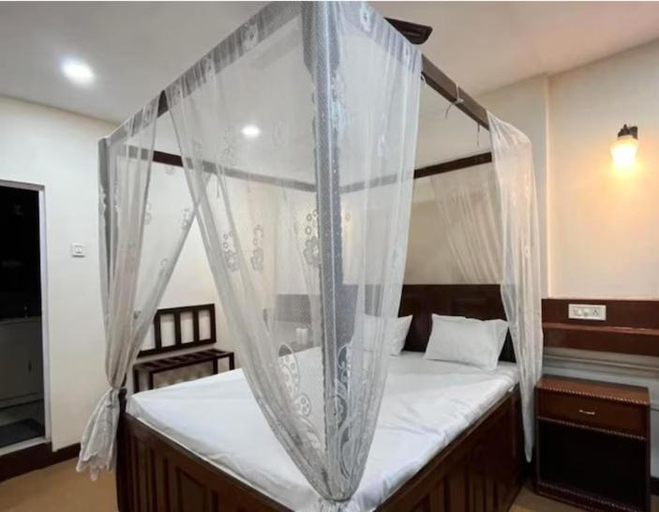 Bedroom 4, The Sarovar Palace, Kaushambi