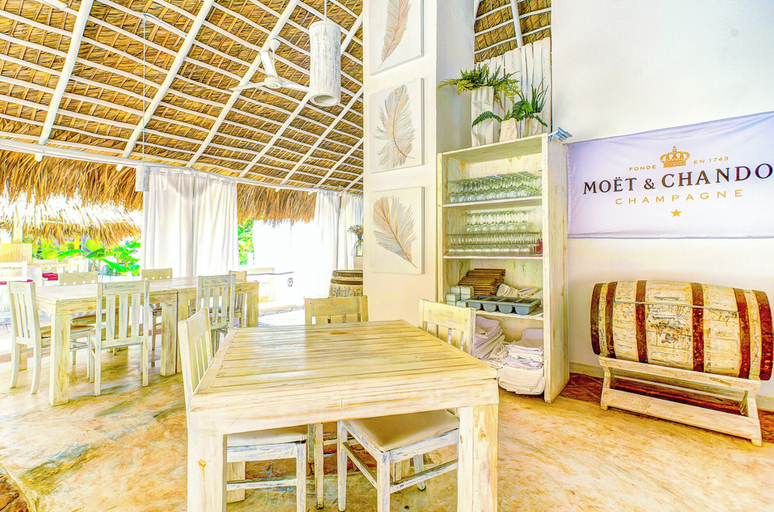 Restaurant 2, LAS PALMAS STUDIOS playa LOS CORALES, Salvaleon de Higuey