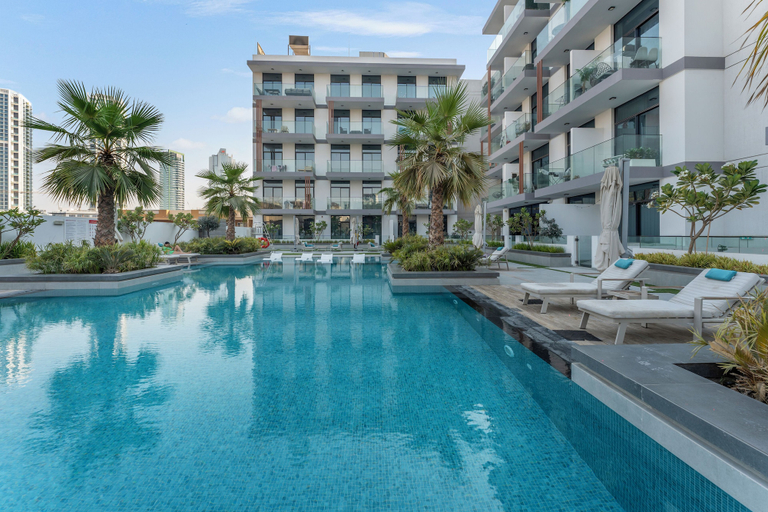 Outdoor pool 3, Modern 1 BR Oxford Terraces, Dubai