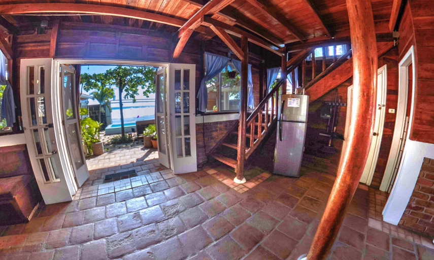 Room 5, Balcony Bedroom Suite w Romantic Sunsets - AC - Pool, San Rafael del Sur