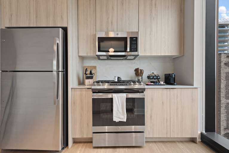 Private kitchen 4, West Loop High-end 2BR Walkable City Views, Cook