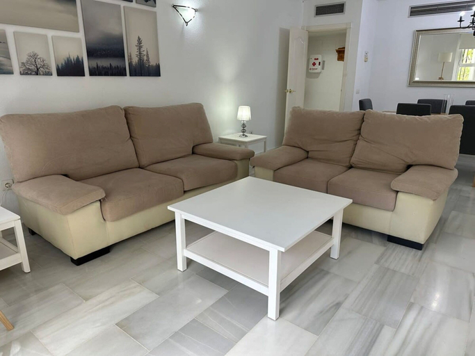 Room 4, Standard 2 Bedroom Ground Floor Apartment F-3, Málaga