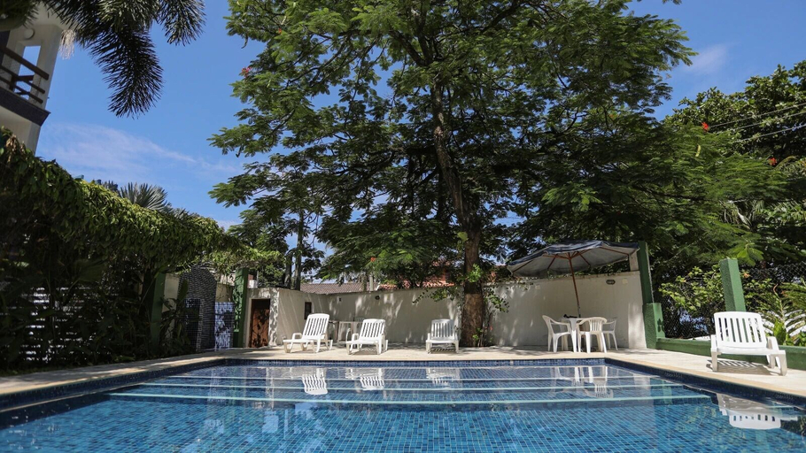 Outdoor pool 3, Alapage Toque Toque, São Sebastião