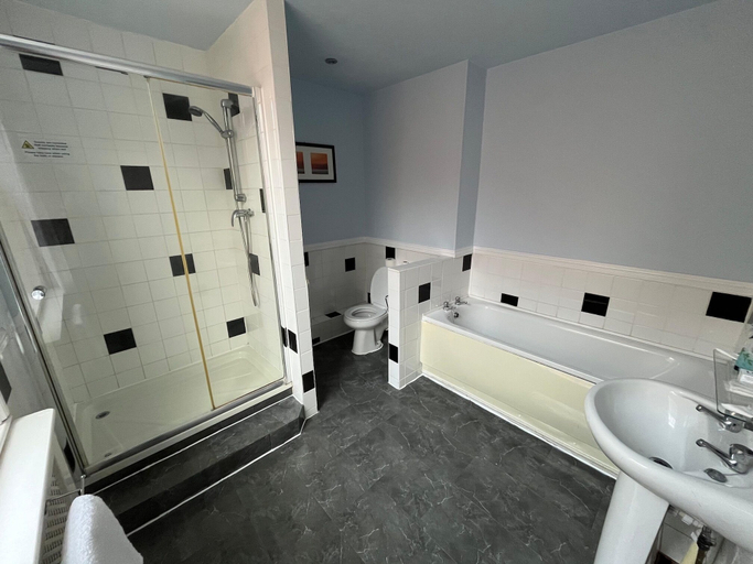 Bathroom 3, Castle Hotel, Staffordshire