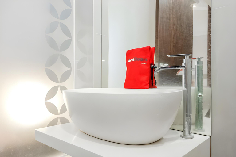 Bathroom, Sans Vibes Jasmine Suite TB Simatupang, Jakarta Selatan