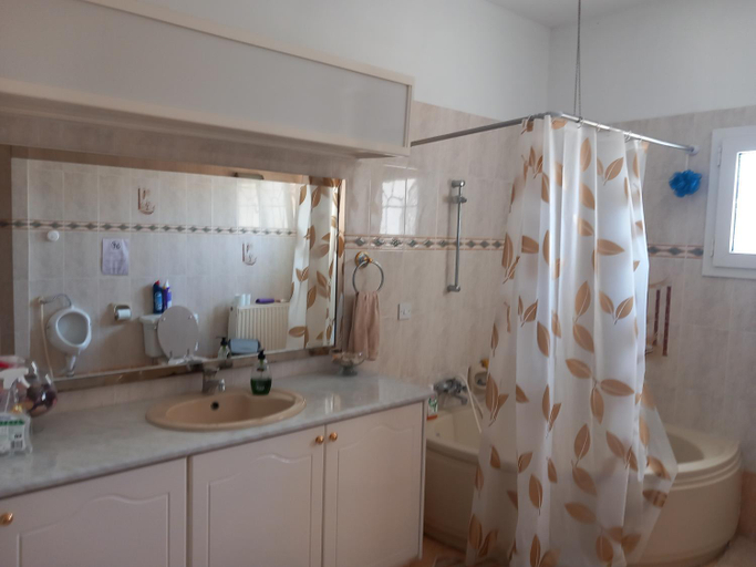 Bathroom 3, Vasilis House family room, Larnaca