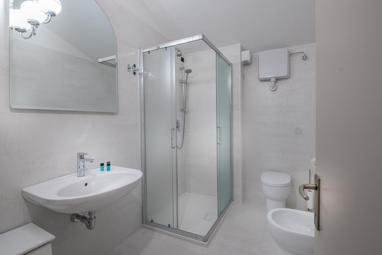 Bathroom, San Marco Sestola, Modena