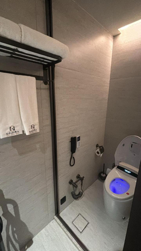 Shower 4, Golden New Smart Hotel