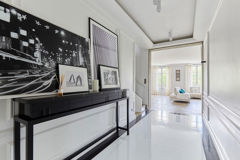 5, Incredible Apartment Etoile Porte Maillot, Paris