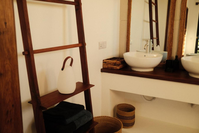 Bathroom 4, Villa Kweli, Kusini