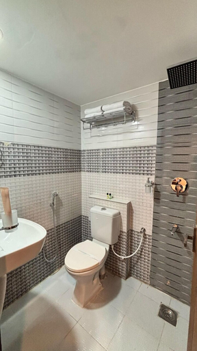 Bathroom 5, LUXESTYLE, Pathanamthitta