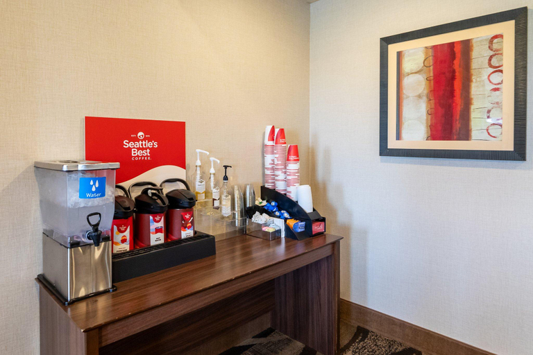 Food & Drinks 5, Cobblestone Inn & Suites - Eaton, Weld