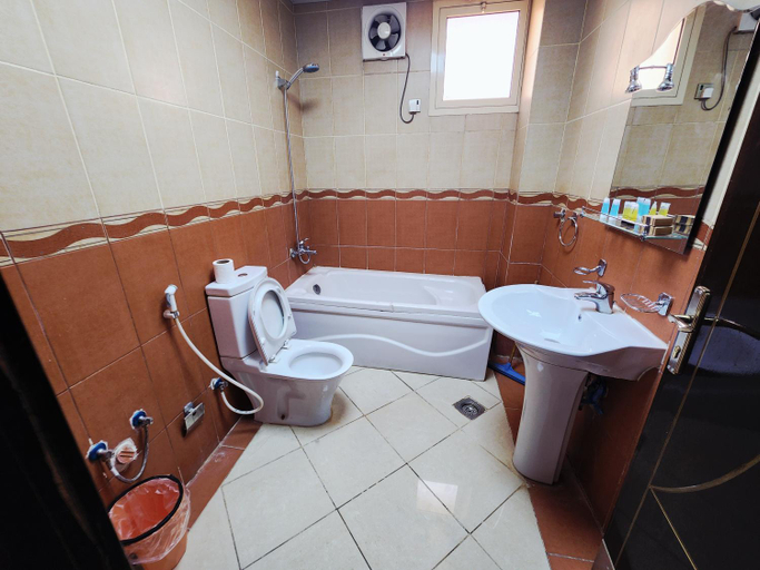 Bathroom 3, Al Asr almasi Suite Apartments, Al Madinah Al Munawwarah