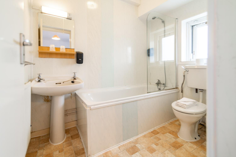 Bathroom 4, The Southcliff Hotel, Kent
