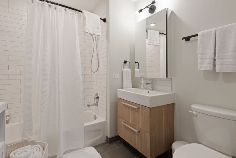 Bathroom 5, Urban Retreat 2BR Resort Amenities Downtown, Cook