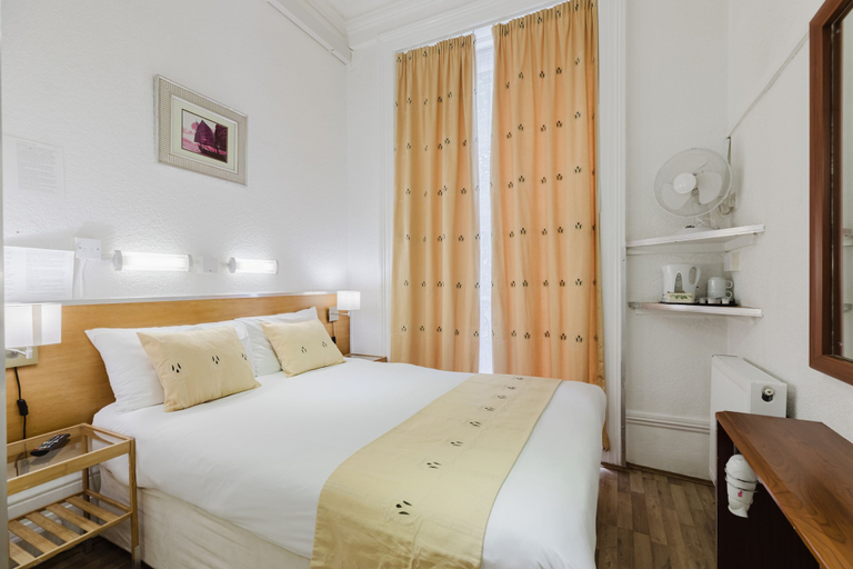 Room 5, Falcon Hotel, London