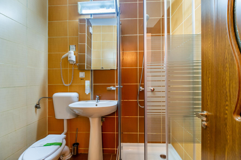 Bathroom 4, Long Street Hotel, Brasov
