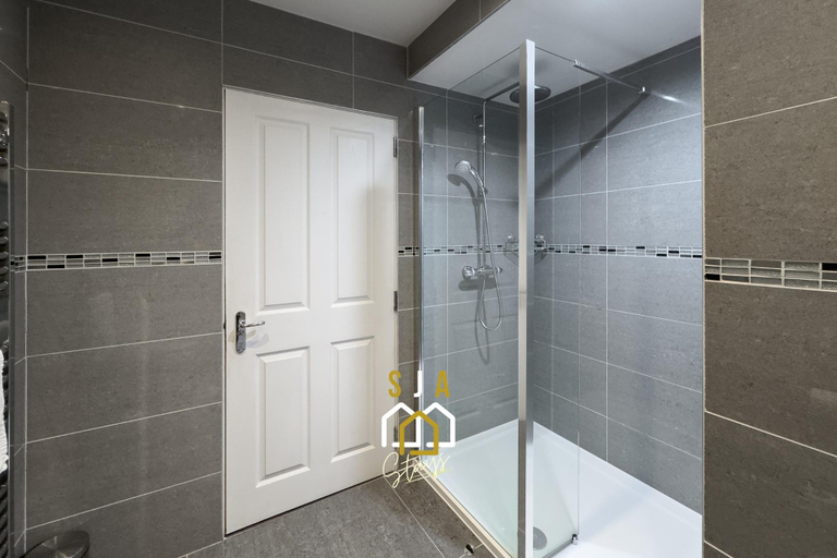 Bathroom 4, Chapel Apartments, Aberdeen