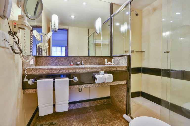 Bathroom 5, Kubitschek Plaza Hotel, Brasília