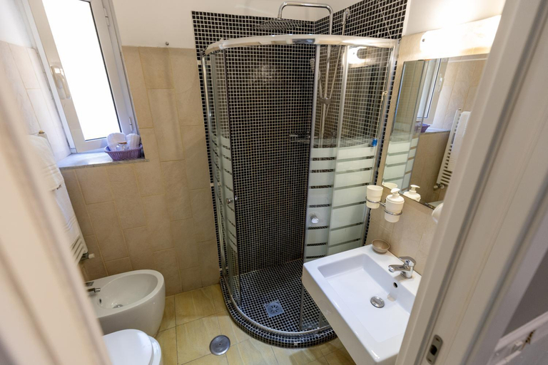 Bathroom 3, Bed And Best, Rome