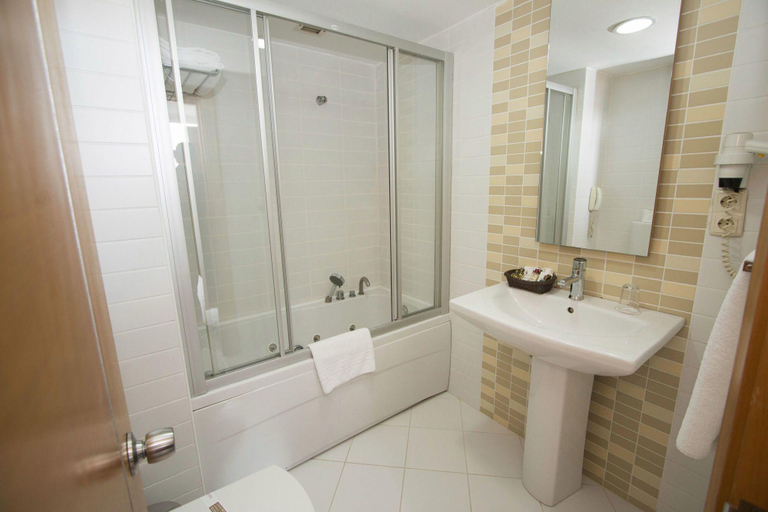 Bathroom 5, AHC Taksim Hotel, Beyoğlu