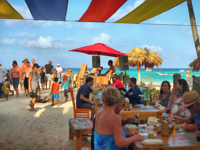 Restaurant 4, LAS PALMAS STUDIOS playa LOS CORALES, Salvaleon de Higuey