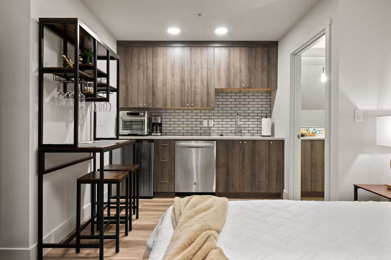Private kitchen 5, Lake Oswego Inn, Clackamas