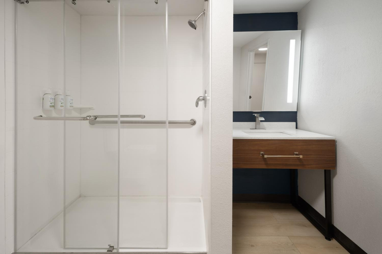 Bathroom 4, Wingate by Wyndham Dublin Near Claytor Lake State Park, Pulaski