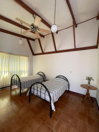 Facilities 5, La Dehesa B&B San Joaquin, Flores