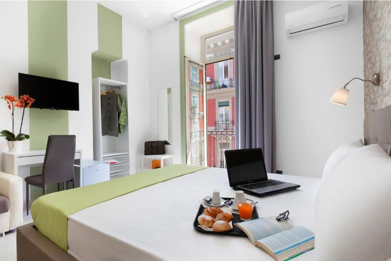 Room 2, Station Accommodation, Napoli