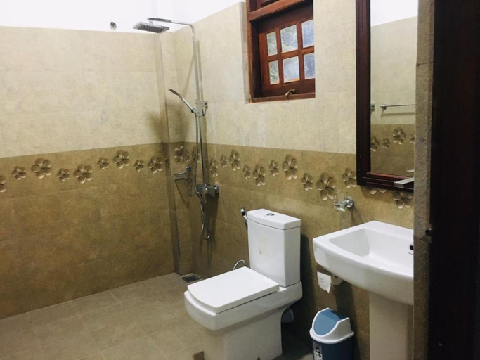 Bathroom, sathis villa, Hikkaduwa
